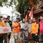 Membantu Korban Banjir di Kabupaten Bekasi